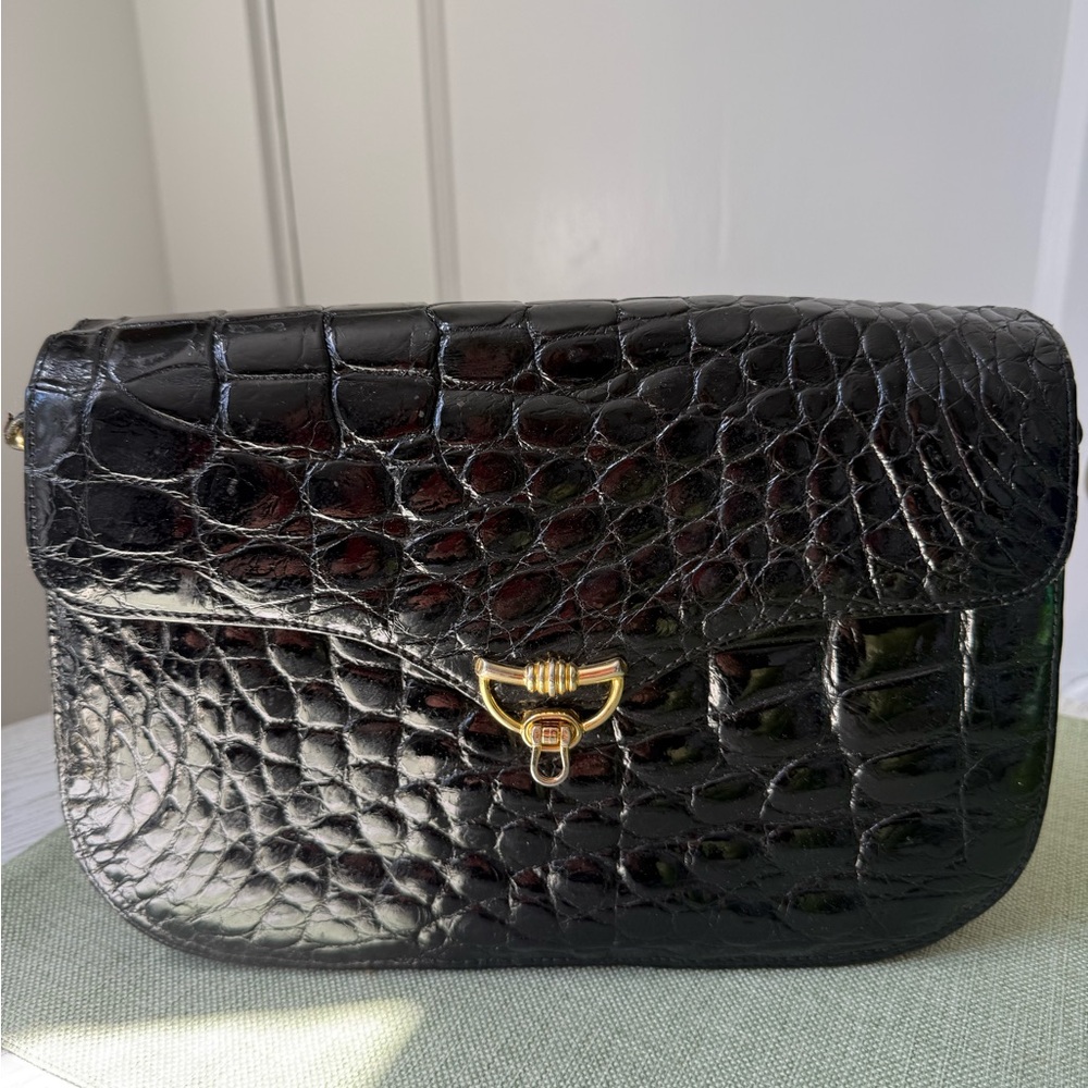 Elegant Black Crocodile-Embossed Women's Bag